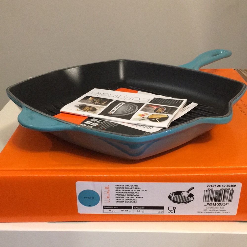 New Le Creuset Square Grill Skillet. Color- Torquiose. Size- 10 1/4 inches.